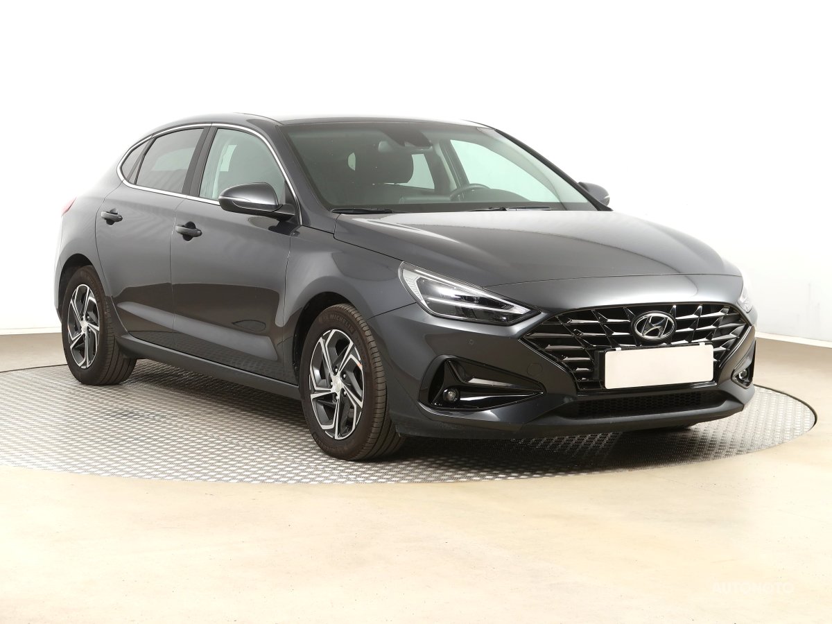 Hyundai i30 Fastback, 2022 - celkový pohled