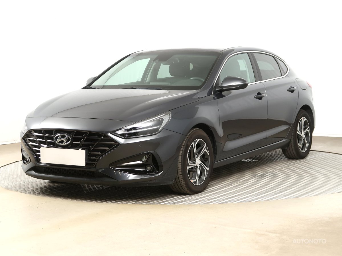 Hyundai i30 Fastback, 2022 - pohled č. 3