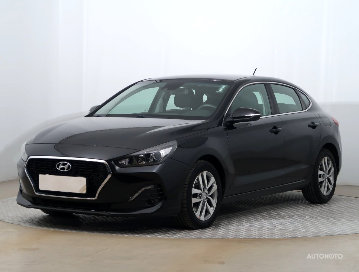 Hyundai i30 Fastback, 2019 - pohled č. 3