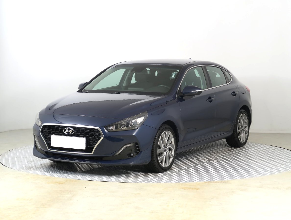 Hyundai i30 Fastback, 2019 - pohled č. 3