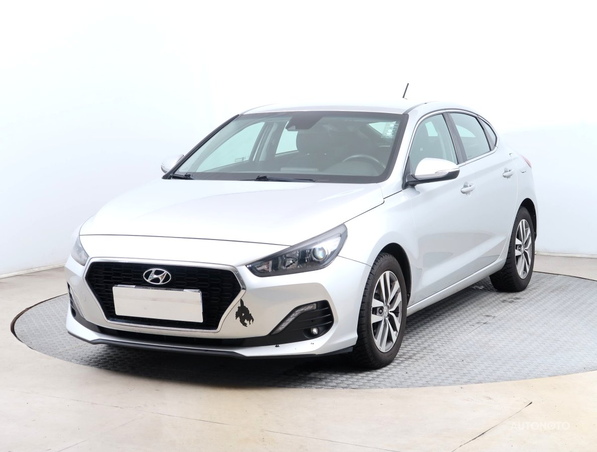 Hyundai i30 Fastback, 2019 - pohled č. 3
