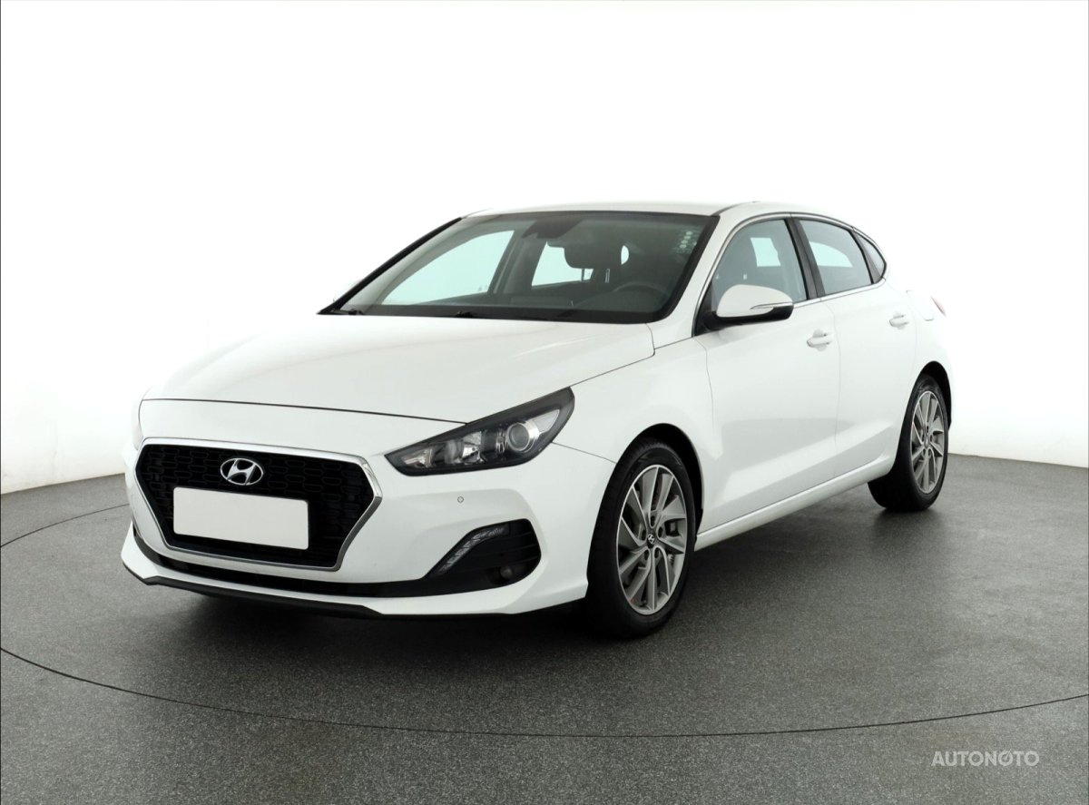 Hyundai i30 Fastback, 2018 - pohled č. 3