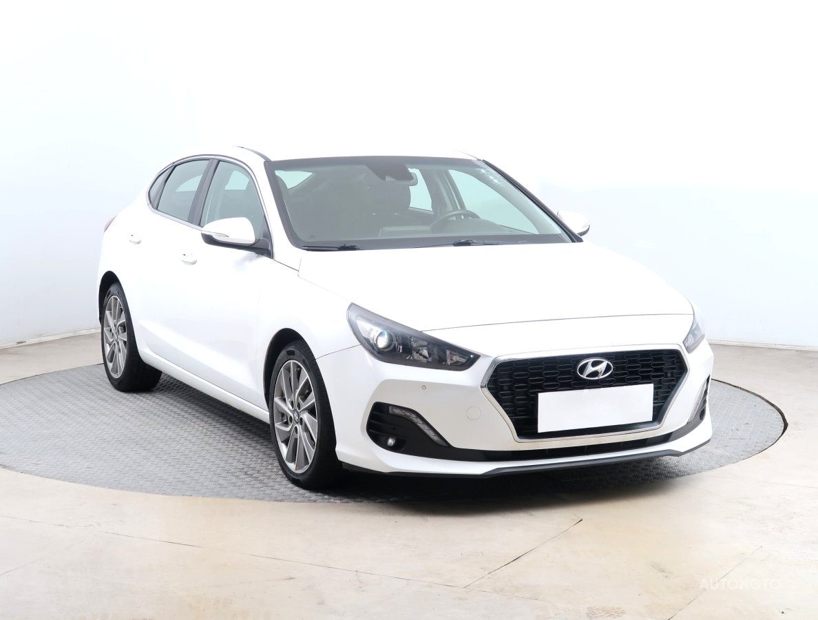 Hyundai i30 Fastback, 2019 - celkový pohled