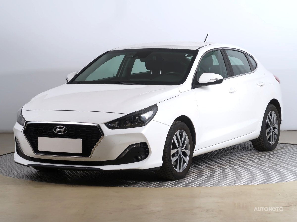 Hyundai i30 Fastback, 2018 - pohled č. 3