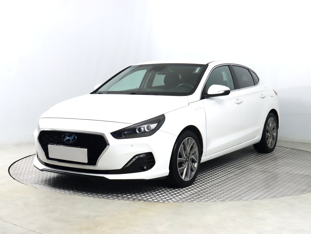 Hyundai i30 Fastback, 2020 - pohled č. 3