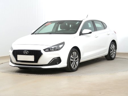 Hyundai i30 Fastback, 2019 - pohled č. 3