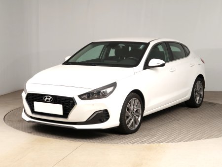 Hyundai i30 Fastback, 2019 - pohled č. 3