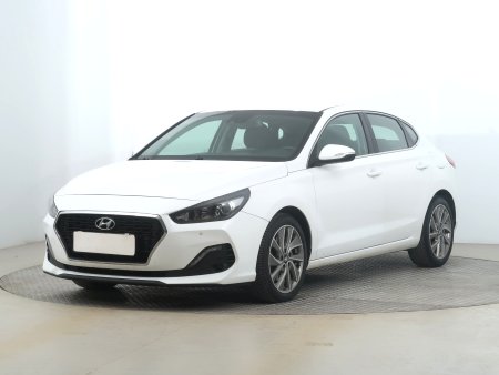 Hyundai i30 Fastback, 2018 - pohled č. 3