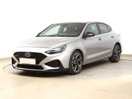 Hyundai i30 Fastback, 2023 - pohled č. 3