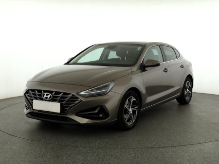 Hyundai i30 Fastback, 2021 - pohled č. 3