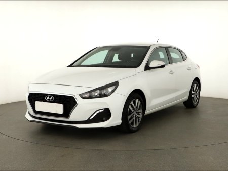 Hyundai i30 Fastback, 2019 - pohled č. 3