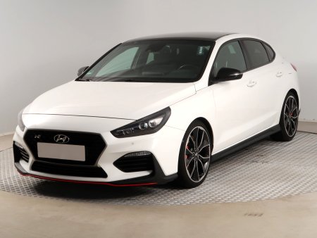 Hyundai i30 Fastback, 2019 - pohled č. 3