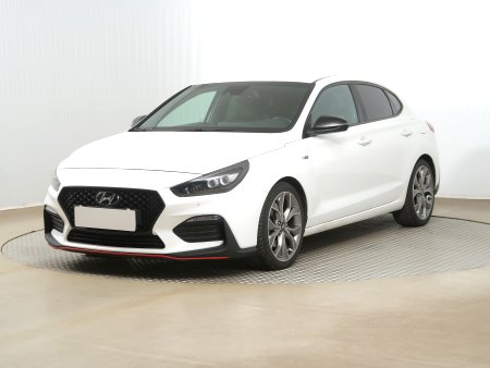 Hyundai i30 Fastback, 2019 - pohled č. 3