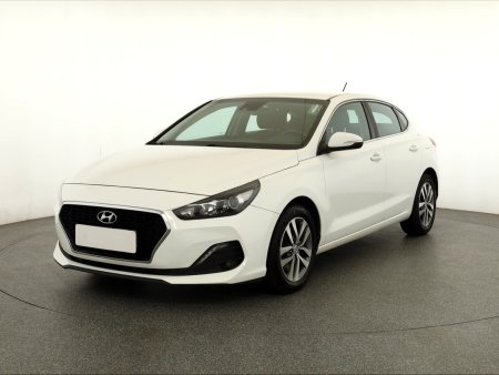 Hyundai i30 Fastback, 2019 - pohled č. 3