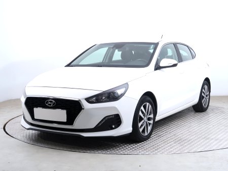 Hyundai i30 Fastback, 2019 - pohled č. 3
