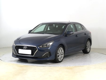 Hyundai i30 Fastback, 2019 - pohled č. 3