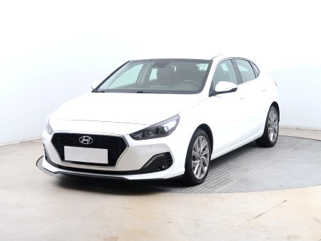 Hyundai i30 Fastback, 2019 - pohled č. 3