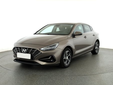 Hyundai i30 Fastback, 2021 - pohled č. 3