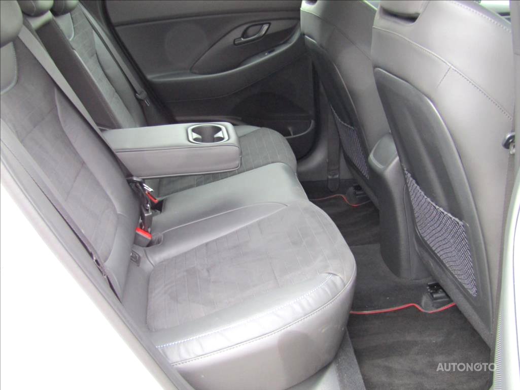 Hyundai i30, 2018 - pohled č. 9