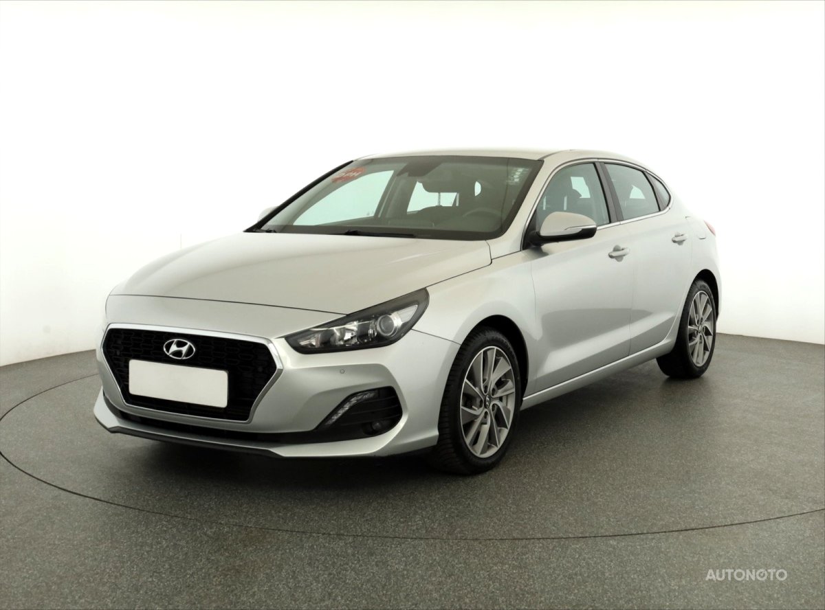 Hyundai i30 Fastback, 2018 - pohled č. 3