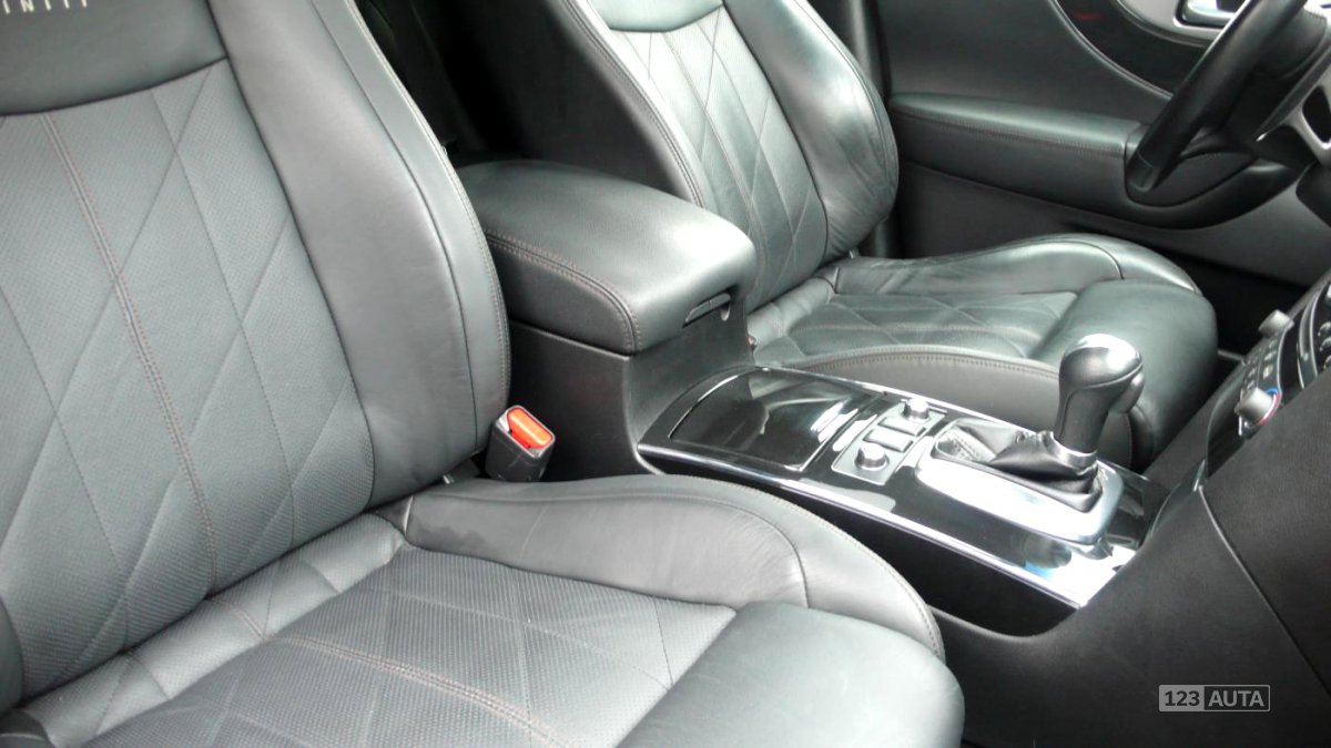 Infiniti FX50, 2013 - pohled č. 14