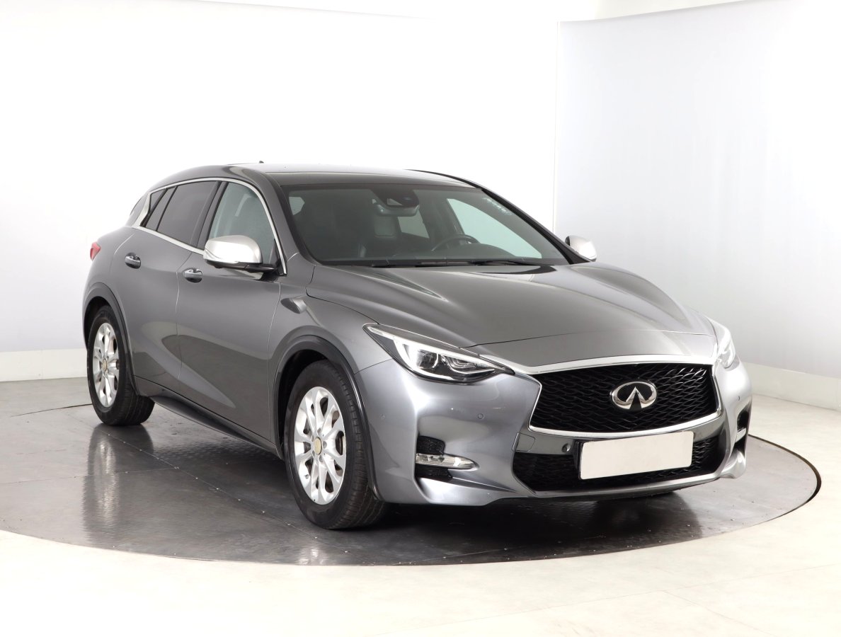 Infiniti Q30, 2016 - celkový pohled