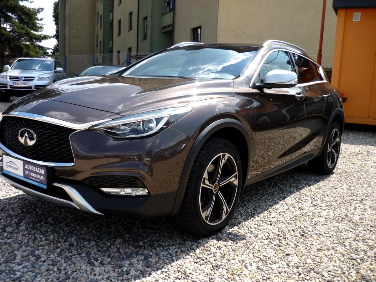 Infiniti QX30, 2016 - celkový pohled