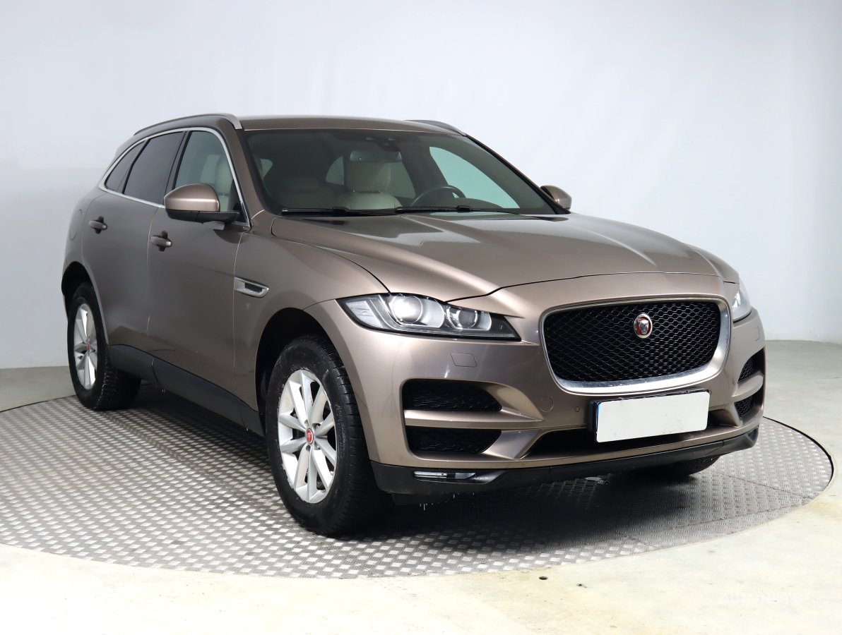 Jaguar F-Pace, 2017 - celkový pohled