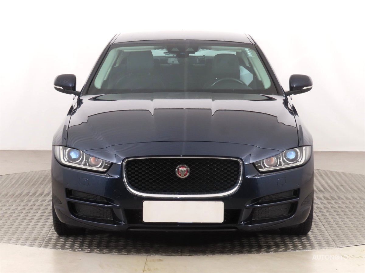 Jaguar XE, 2015 - pohled č. 2