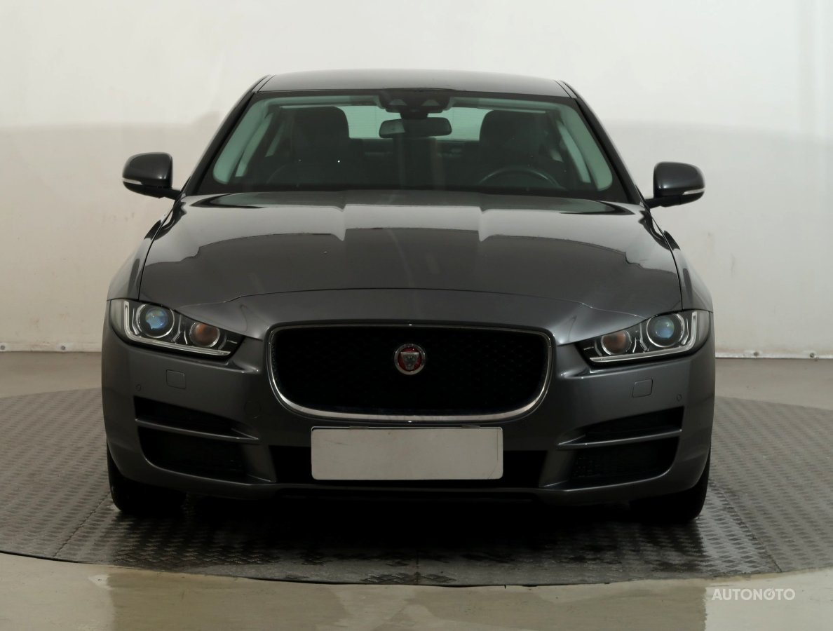 Jaguar XE, 2019 - pohled č. 2