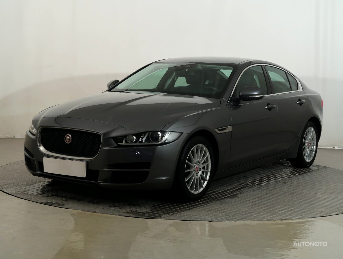 Jaguar XE, 2019 - pohled č. 3