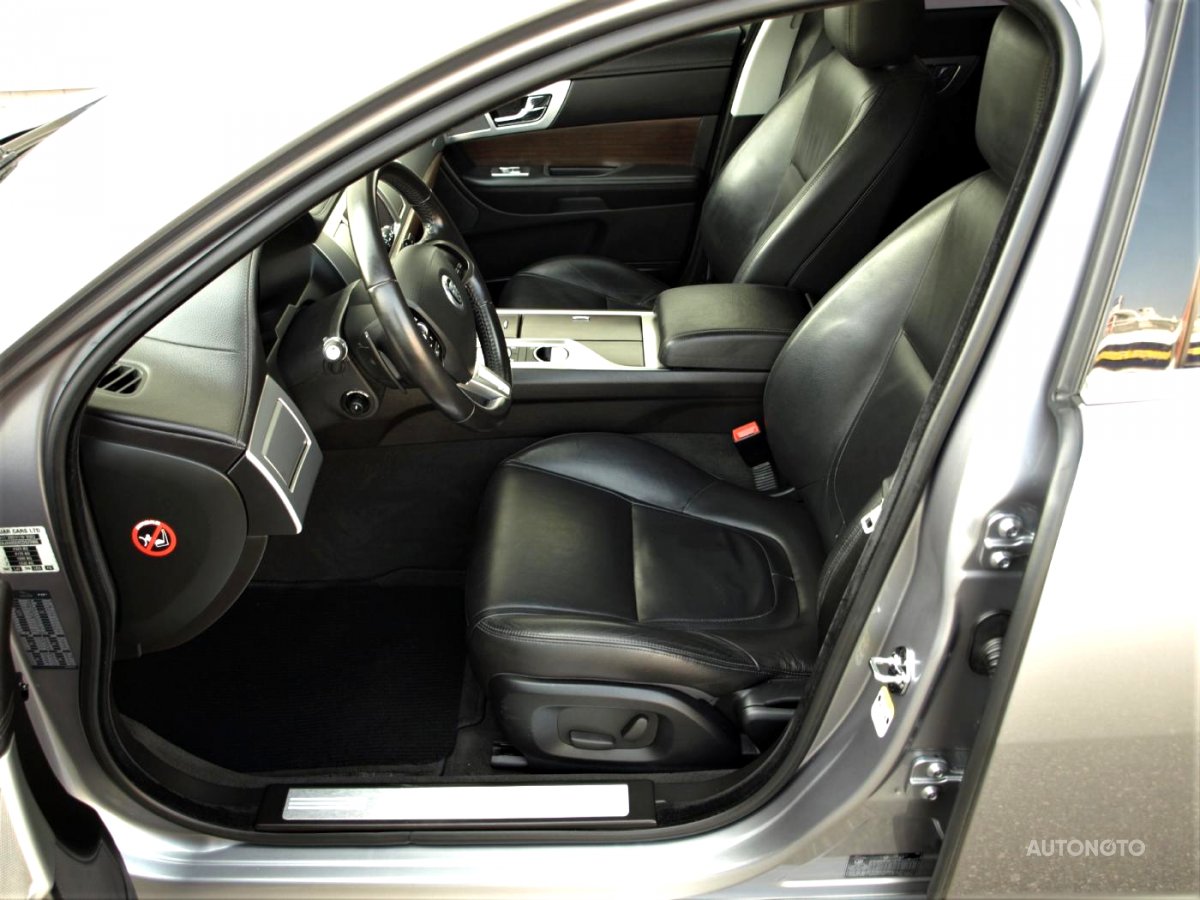 Jaguar XF, 2011 - pohled č. 10