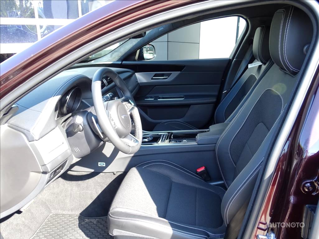 Jaguar XF, 2018 - pohled č. 10