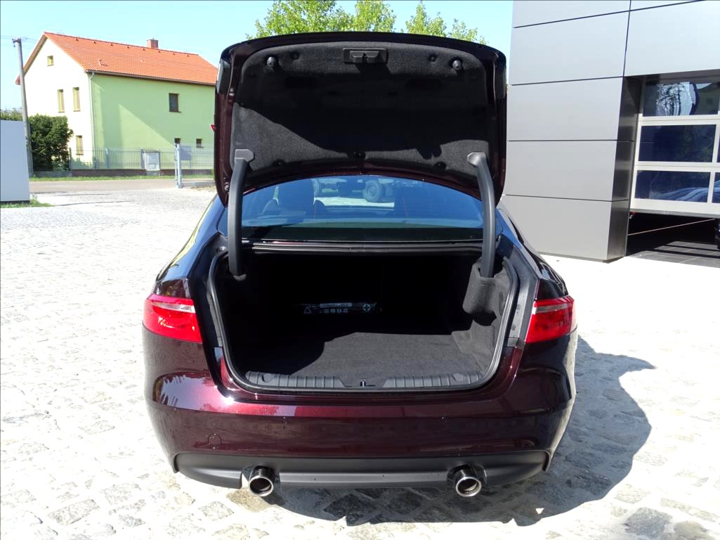 Jaguar XF, 2018 - pohled č. 5