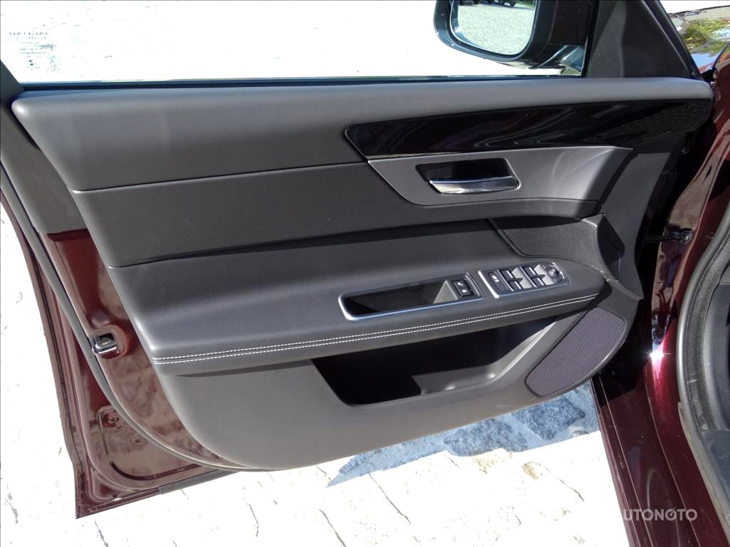 Jaguar XF, 2018 - pohled č. 9