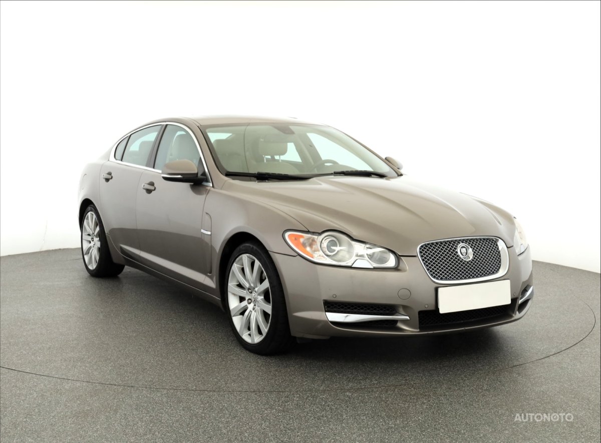Jaguar XF, 2010 - celkový pohled