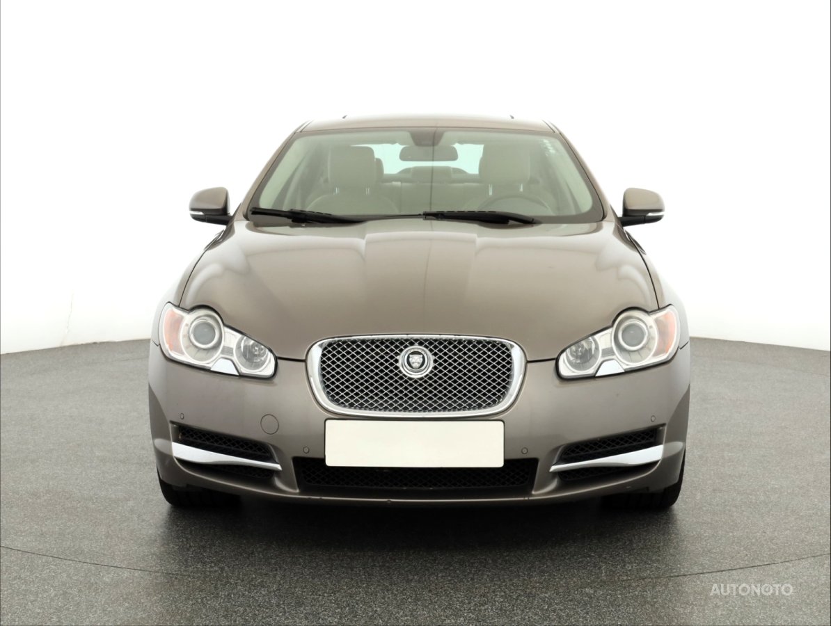 Jaguar XF, 2010 - pohled č. 2