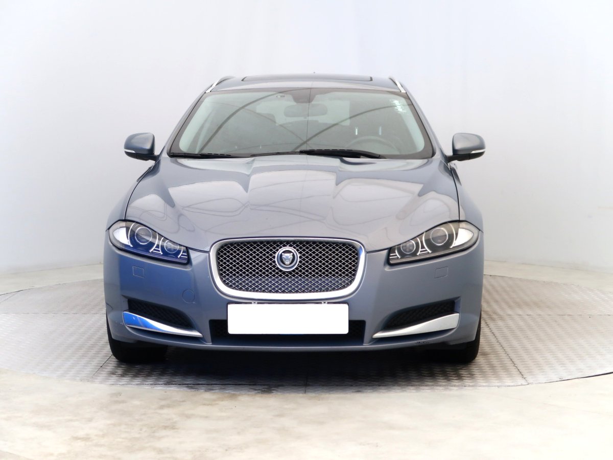 Jaguar XF, 2013 - pohled č. 2