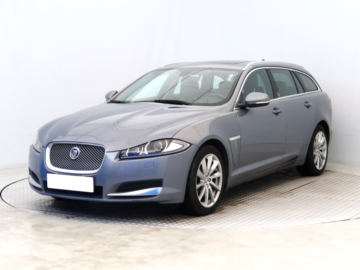 Jaguar XF, 2013 - pohled č. 3