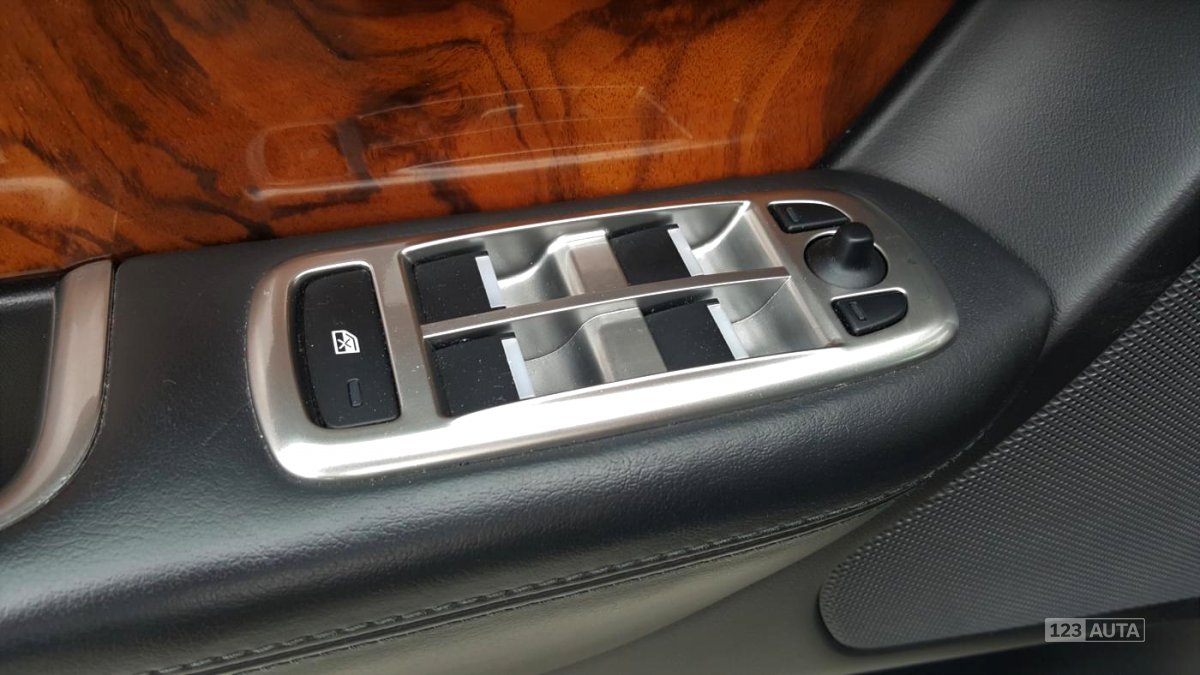 Jaguar XF, 2012 - pohled č. 15