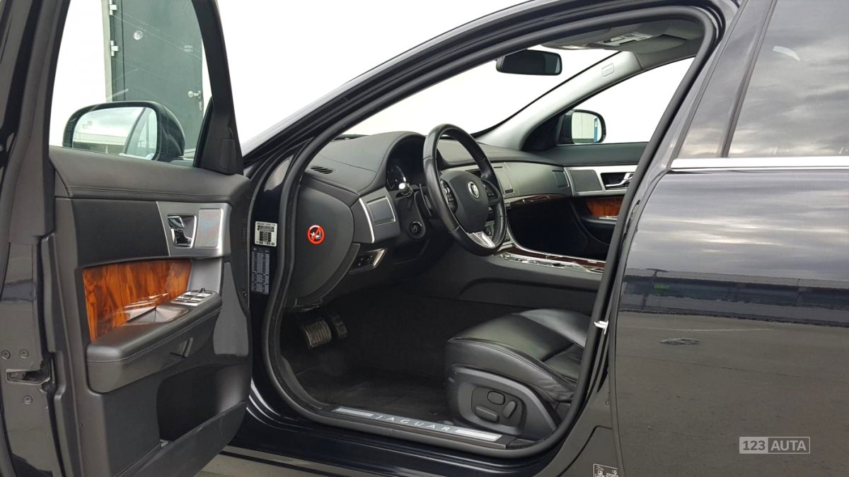 Jaguar XF, 2012 - pohled č. 9