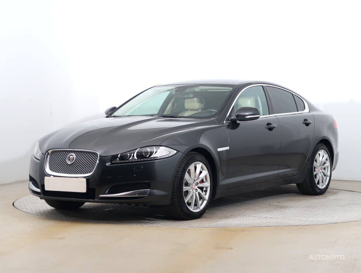 Jaguar XF, 2013 - pohled č. 3