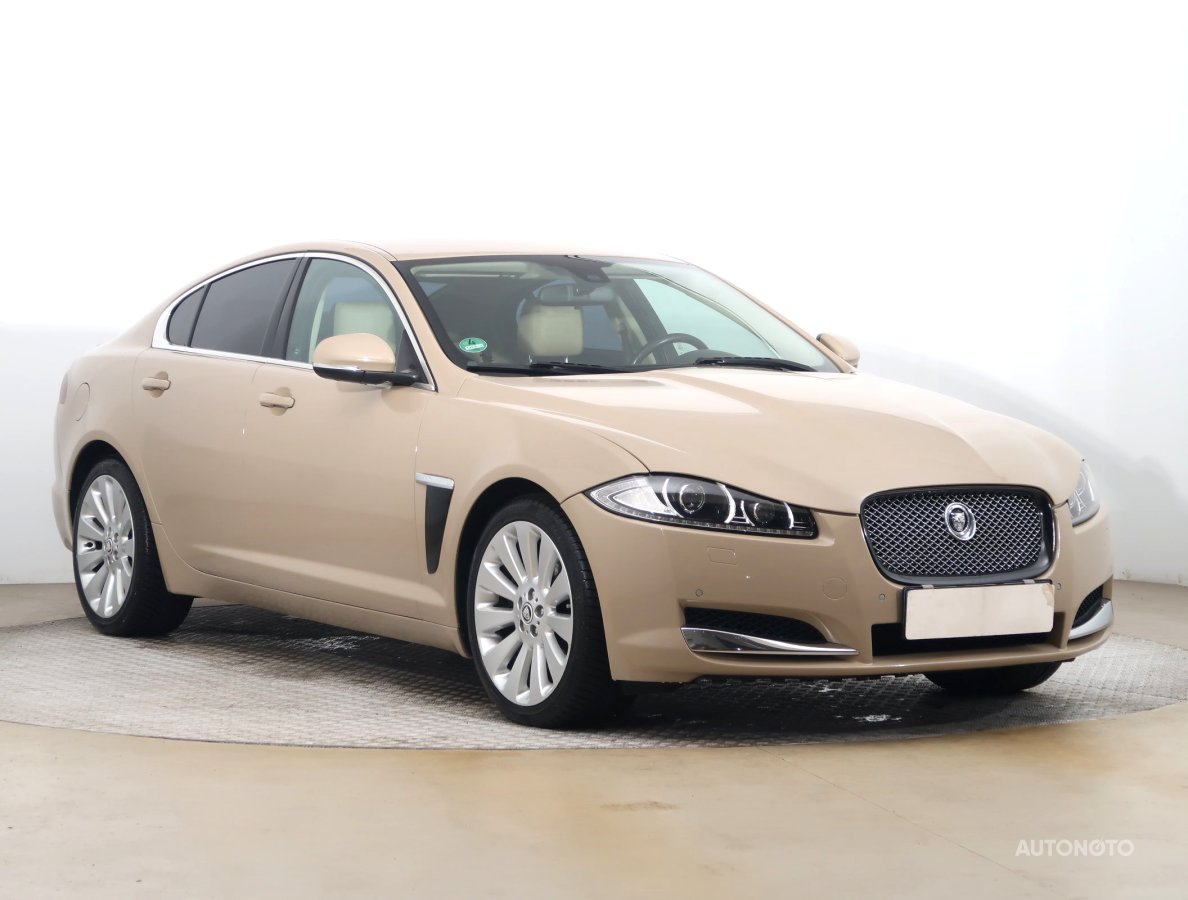Jaguar XF, 2011 - celkový pohled