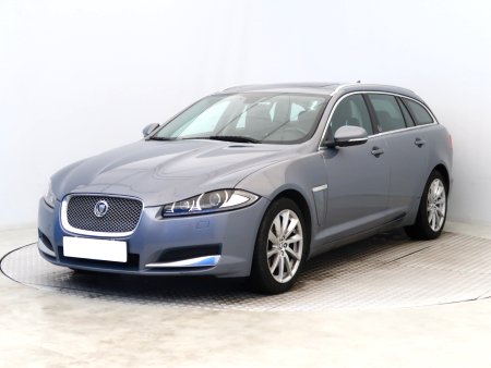 Jaguar XF, 2013 - pohled č. 3