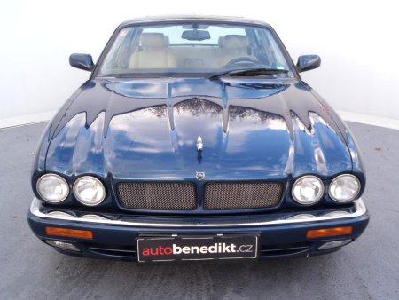 Jaguar XJR, 1995 - pohled č. 2