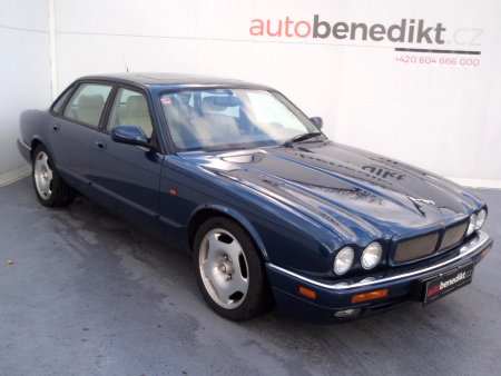 Jaguar XJR, 1995 - pohled č. 3