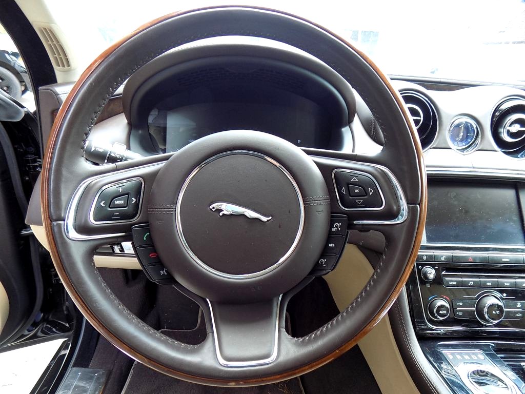 Jaguar XJ, 2011 - pohled č. 8