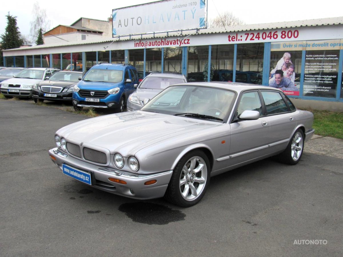 Jaguar XJR, 2000 - celkový pohled