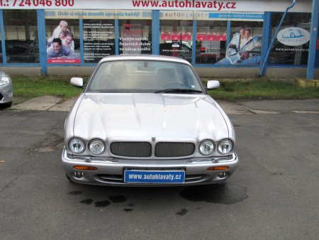 Jaguar XJR, 2000 - pohled č. 2