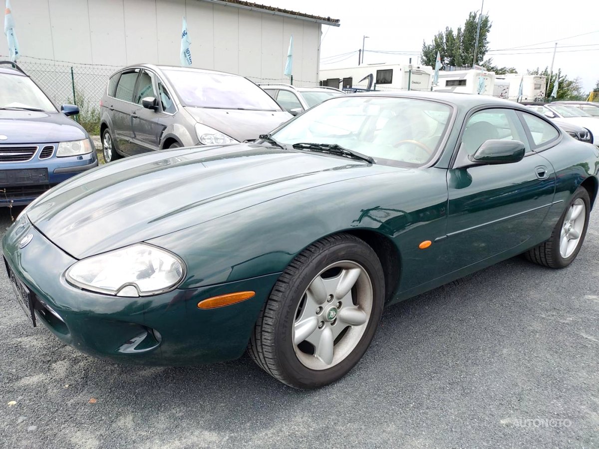Jaguar XK8, 1997 - celkový pohled